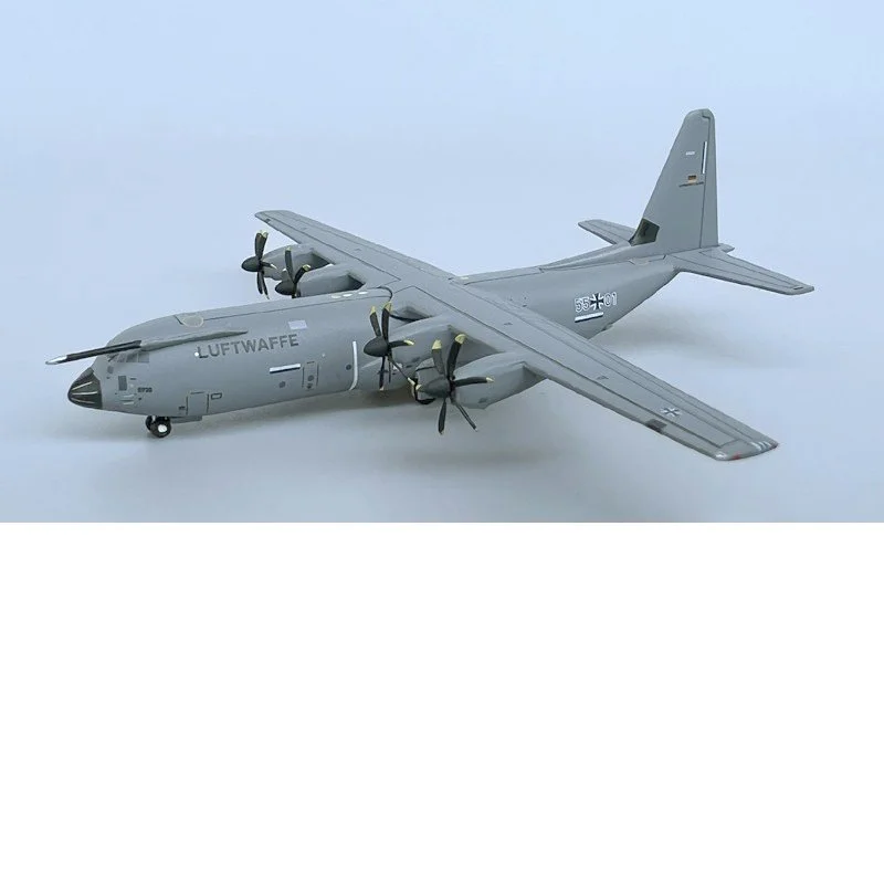 Gemini 1/200 American Airlines Airport Support Vehicles — The
